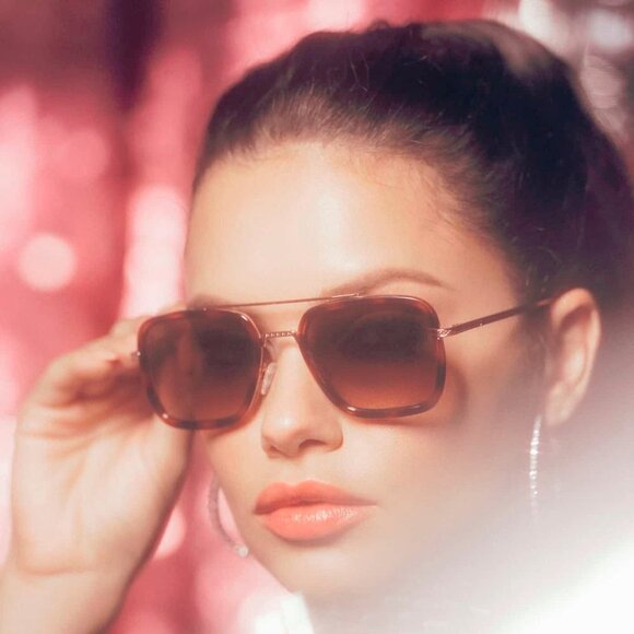 NWT Privé Revaux x Adriana Lima tortoise shell & shiny gold aviator sunglasses - Picture 4 of 14
